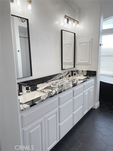 Building Photo - 8560 Corriente Rd