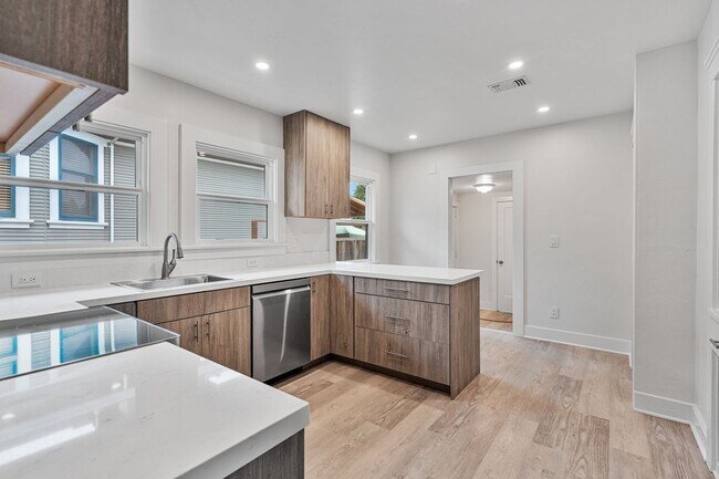 Building Photo - Beautifully Remodeled Home