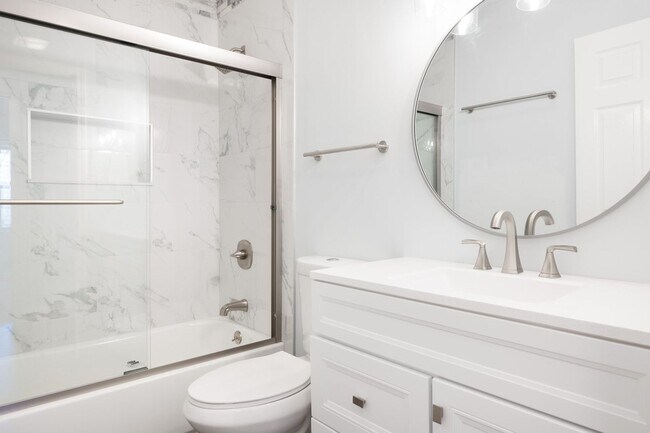 Building Photo - Spacious 5BR House in Asheville