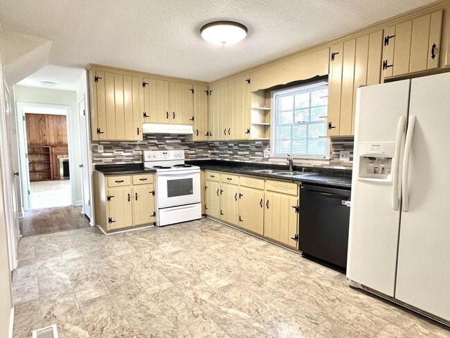 Building Photo - 435 Southwick Dr