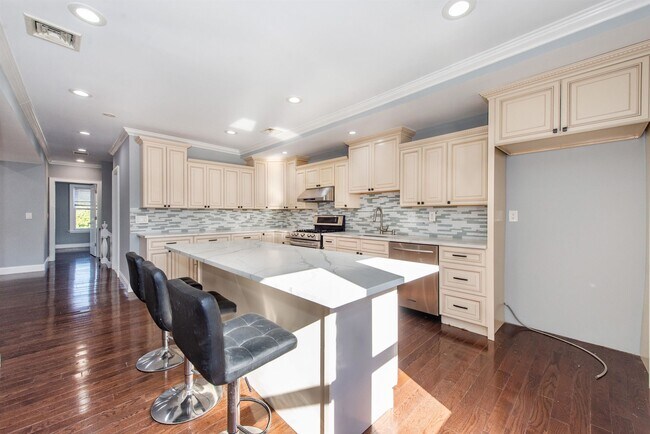 Building Photo - 894 AVENUE C