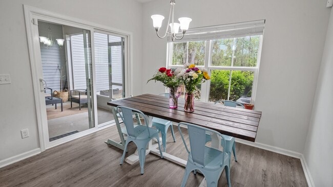 Building Photo - Stylish 3 Bedroom Home in in The Commons – Richmond Hill Living at Its Finest