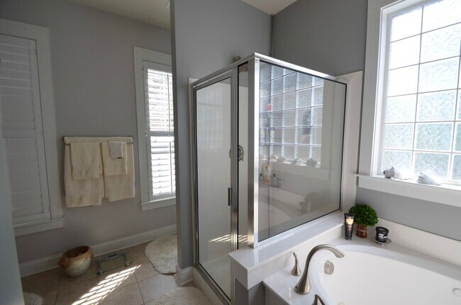 Building Photo - 1811 Luna Ct