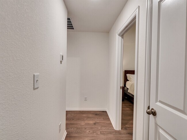 Building Photo - 414 Magnolia Ln