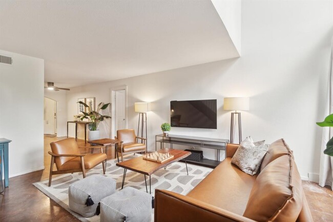 Building Photo - 1501 Rockdale Cir