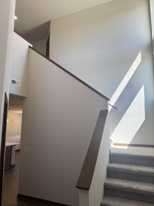 Building Photo - 133 W Olson Ave