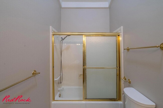 Building Photo - Spacious 6 Bedroom Home with a Balcony!