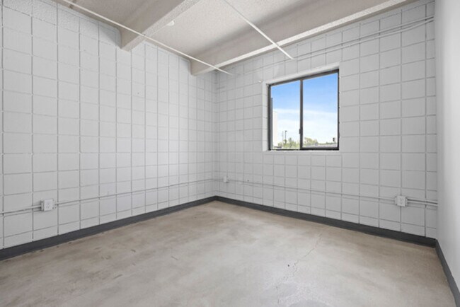 Building Photo - 415 S Weber St