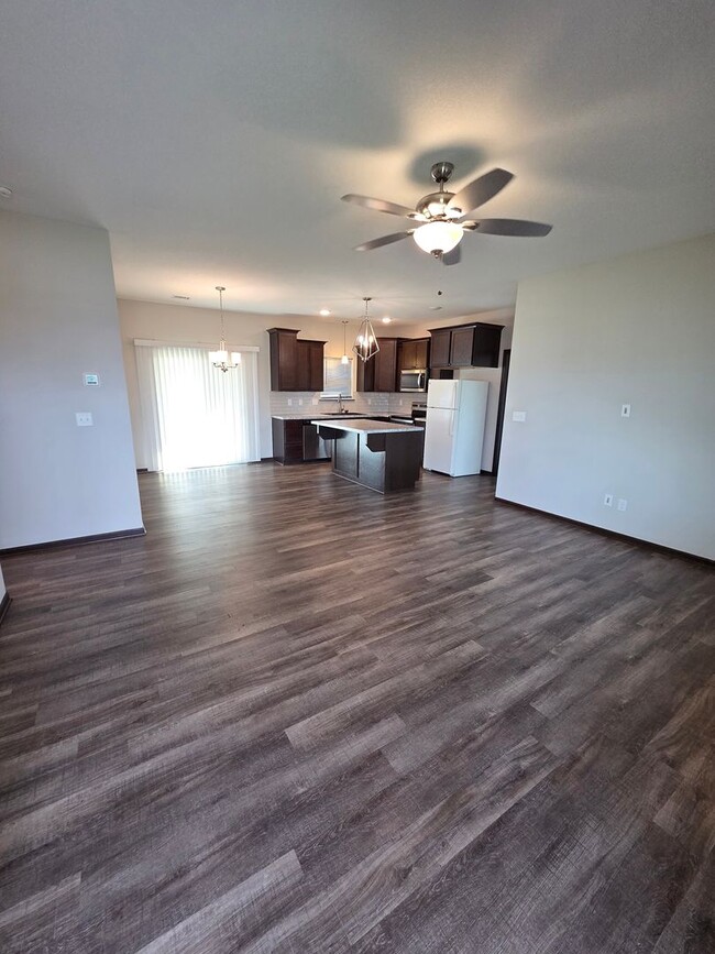 Building Photo - 1553 N Aster Cir