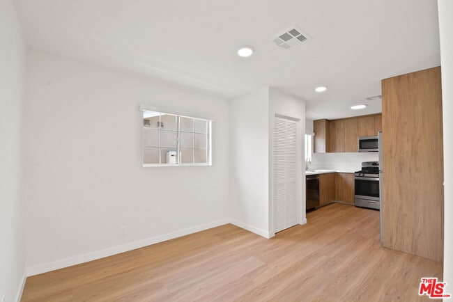 Building Photo - 2619 Carmona Ave