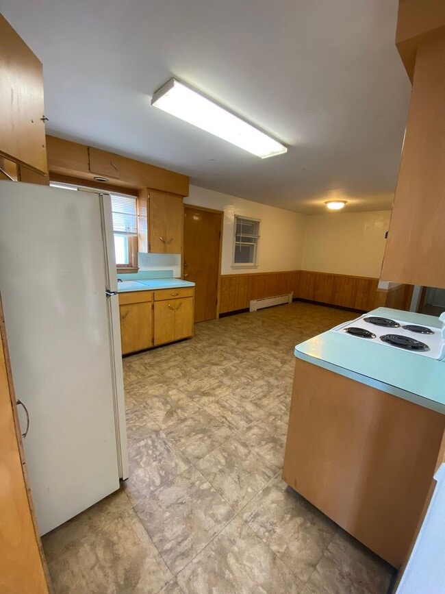 Building Photo - 106 8th St NW