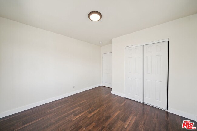 Building Photo - 5390 Romaine St