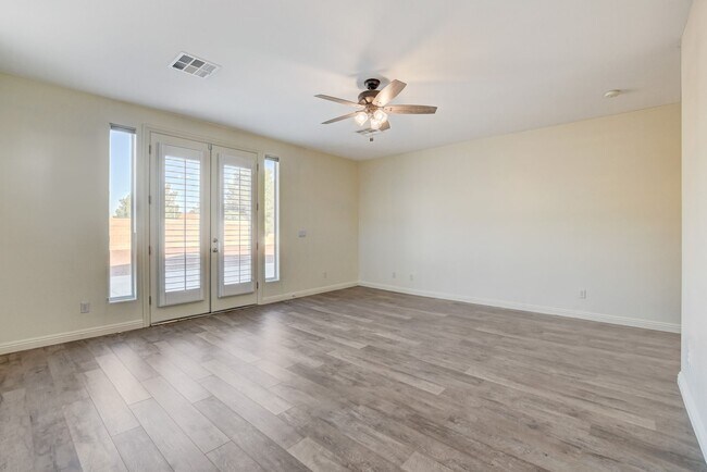 Building Photo - Single Family Home on 20k SQFT Lot in Gated Community