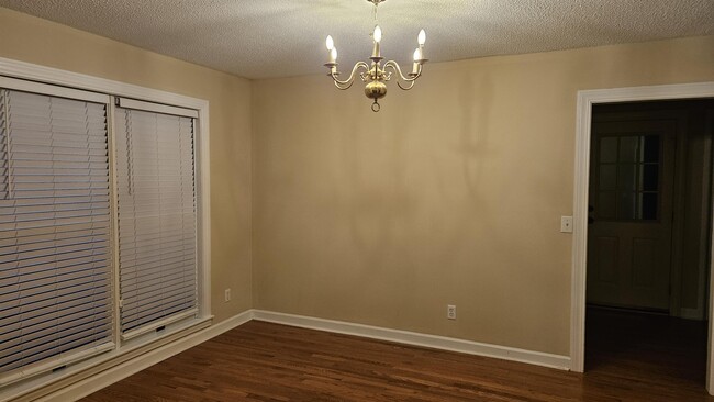 Building Photo - 4850 Birdwood Ct