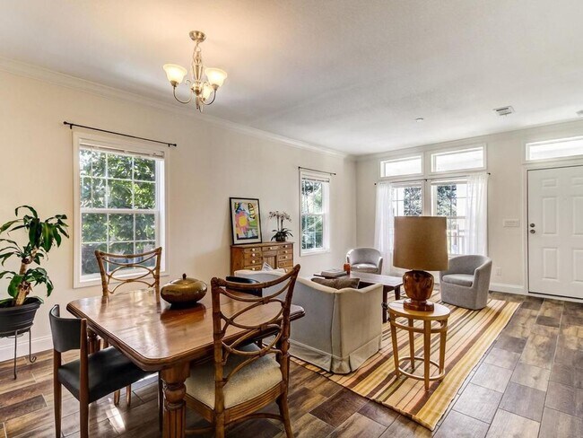 Building Photo - Historic Downtown Fernandina Home! Close t...