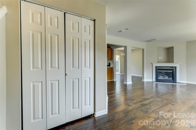 Building Photo - 524 Stillgreen Ln