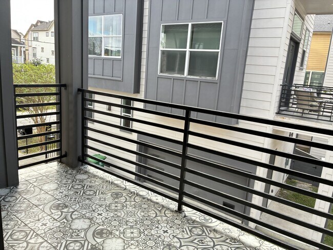 Building Photo - 1535 W 24th St