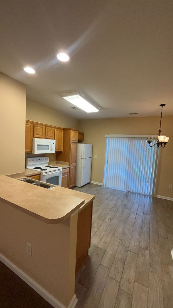 Building Photo - 160 Chenoa Dr