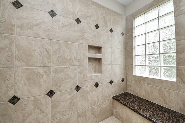 Building Photo - 16810 Valley Palms Dr
