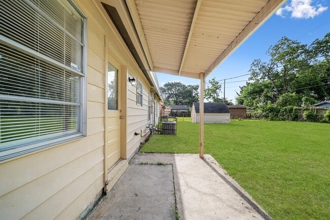 Building Photo - 10506 Barada St