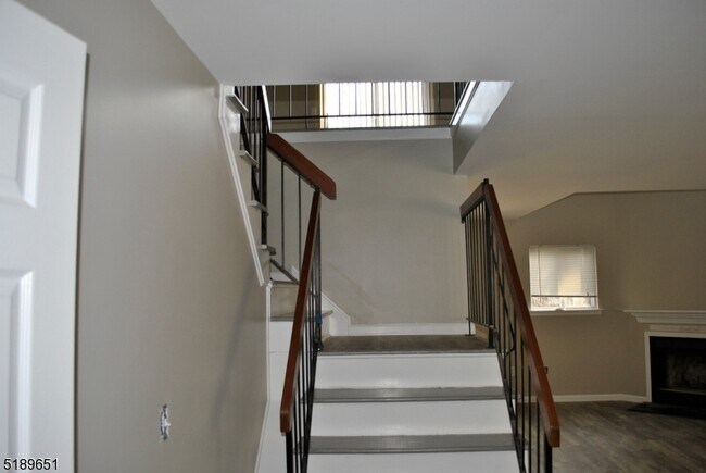 Building Photo - 910 Reed Ct