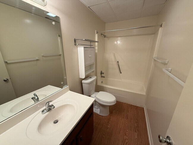 Building Photo - 3607 Lark Cir