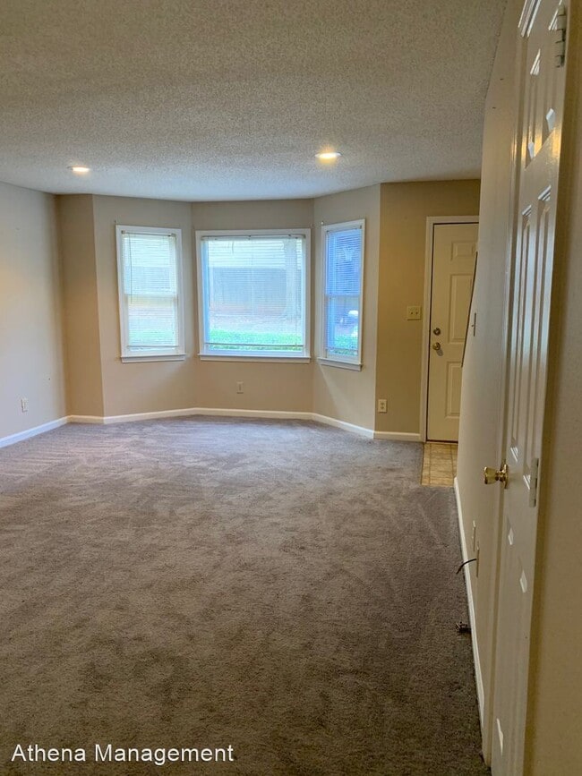 Building Photo - 2 br, 2.5 bath House - 125 Dennis Drive Un...