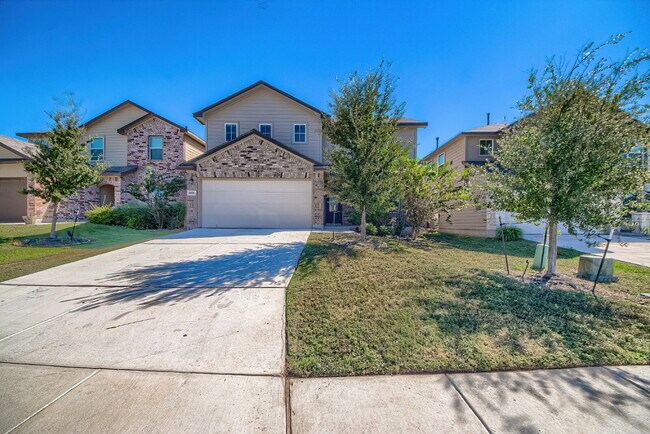 Building Photo - Stunning 4-bedroom offering 50% OFF first month's rent!!