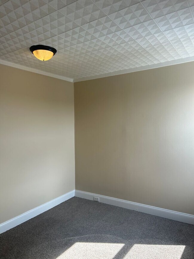 Building Photo - Section 8 considered.  3-bedroom row home in Midtown Harrisburg