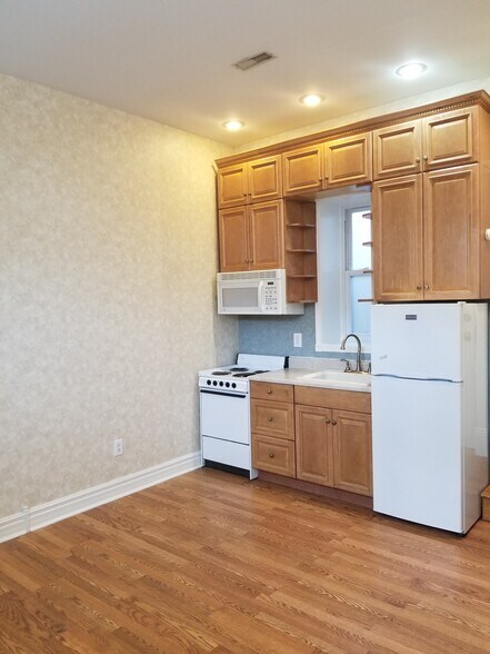 Kitchen - 2342 S Broad St