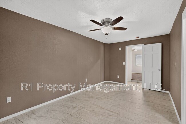 Building Photo - 823 San Lorenzo Ave NW