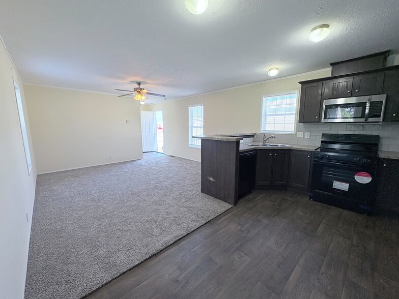 Building Photo - 10610 State Rte 762