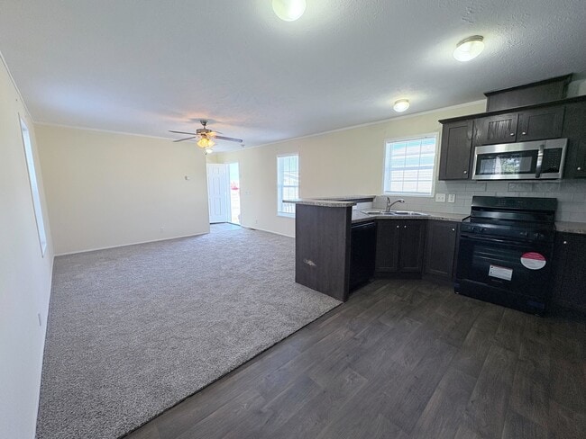 Building Photo - 10610 State Rte 762