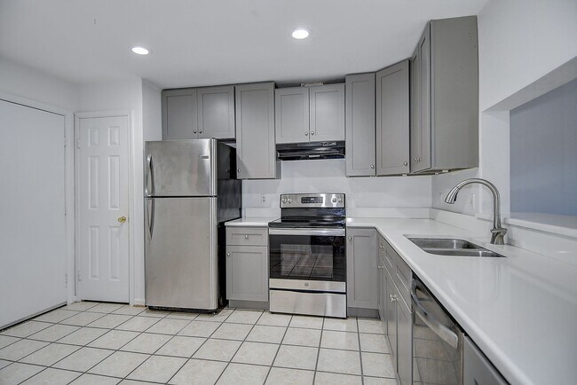 Building Photo - FOR RENT - KEMPSVILLE AREA, VIRGINIA BEACH!