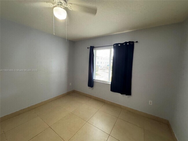 Building Photo - 8224 Key Royal Cir