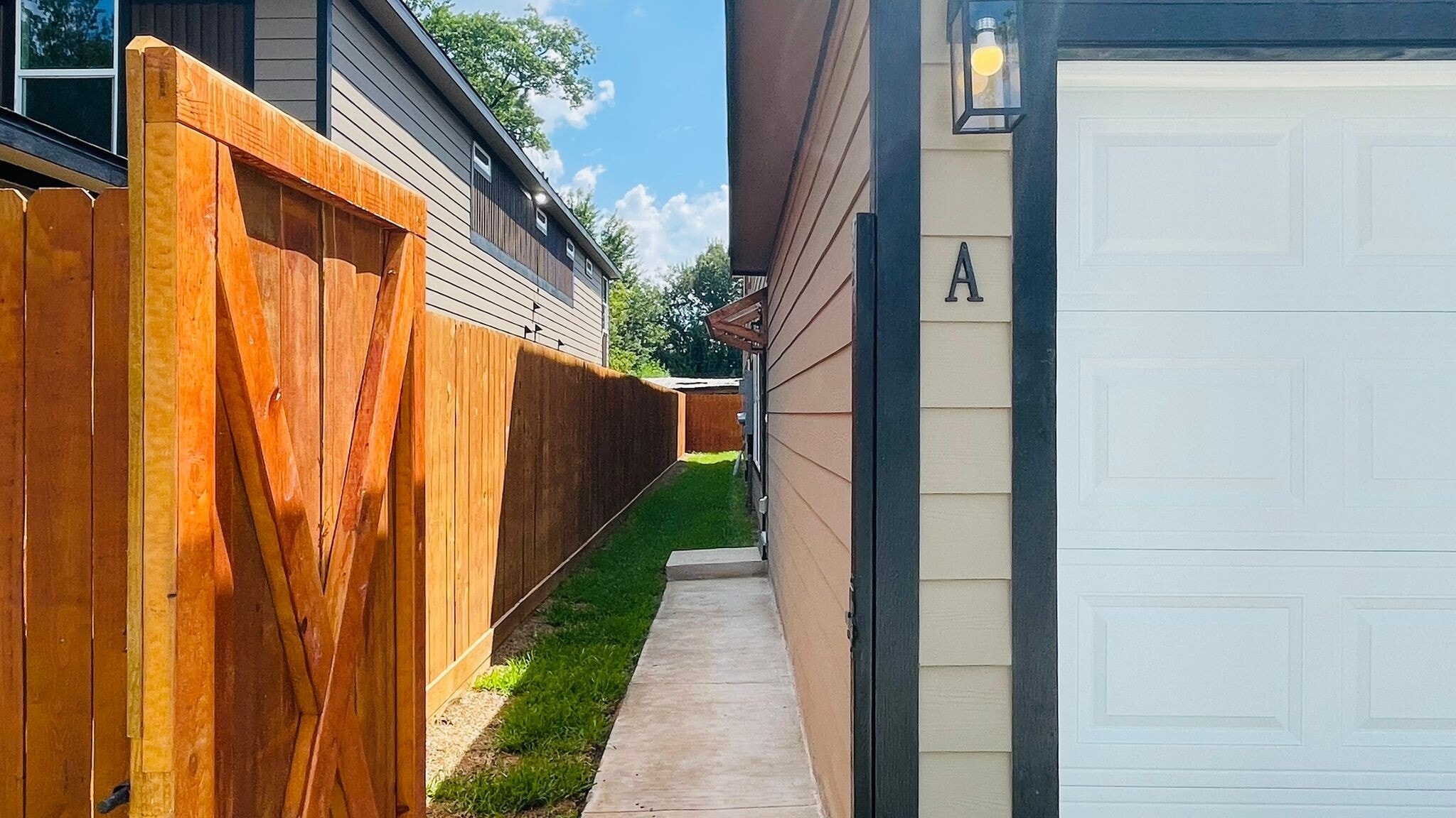 Building Photo - 8416 Sandra St