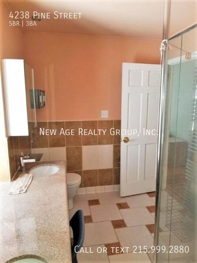 Building Photo - 4238 Pine St