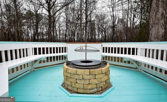 Building Photo - 105 Redwood Dr