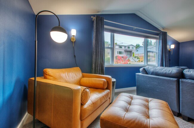 Building Photo - 4bd/2ba Edmonds Home