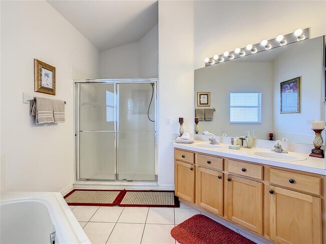 Building Photo - 16724 Rolling Green Dr