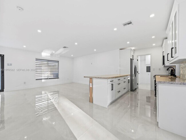 Building Photo - 19850 Franjo Rd