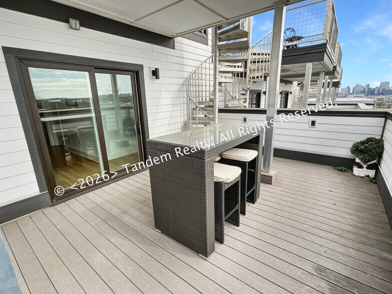 Building Photo - 2807 Delaware Ave