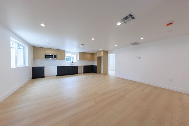 Building Photo - 1013 S Citrus Ave
