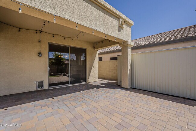 Building Photo - 927 W Azalea Pl