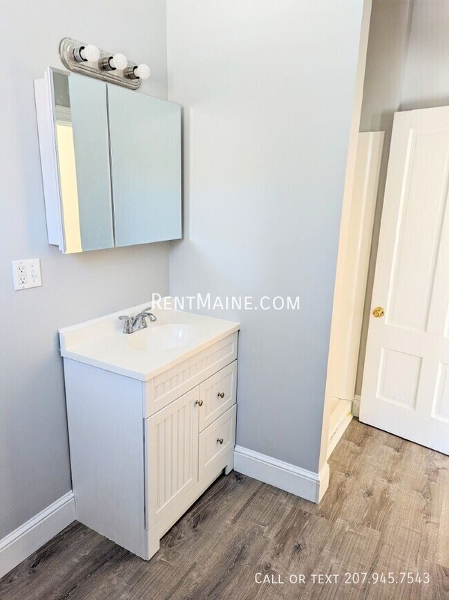 Building Photo - 22 E Summer St