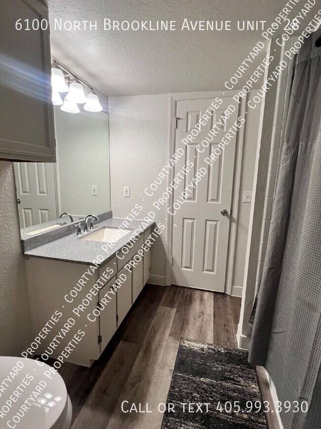 Building Photo - 6100 N Brookline Ave