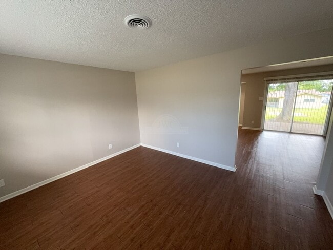 Building Photo - 1205 Kathey Dr