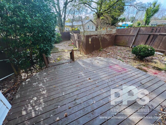 Building Photo - 2950 Lexington Trace Dr