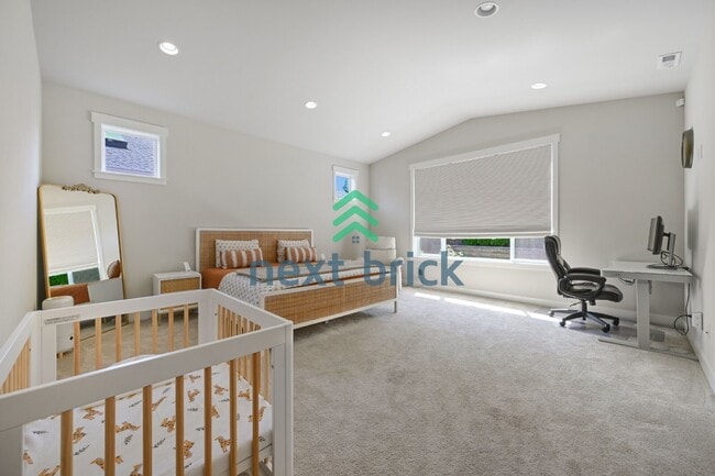 Building Photo - Charming 3-Bed, 2-Bath with 2,170 Sq. Ft. in Beautiful Snohomish!