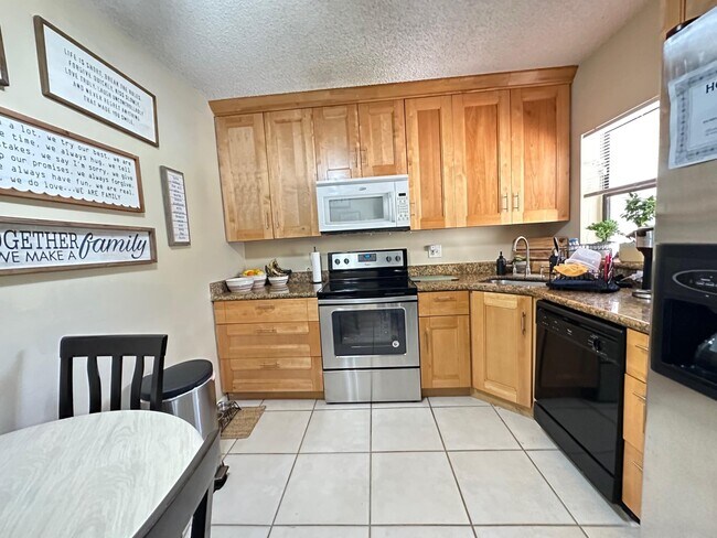 Building Photo - 4509 Carambola Cir S